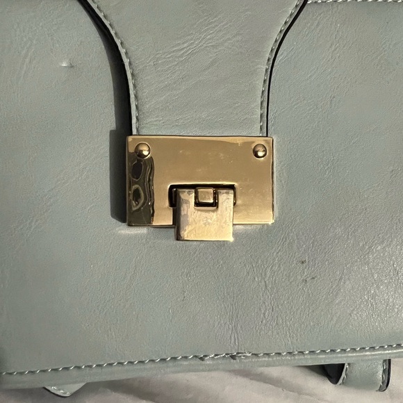 Cross body - Picture 2 of 5